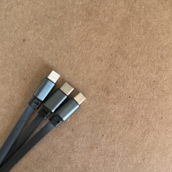 [Travel accessories] 3 in 1 charging cable- NEW - Picture 3 of 6